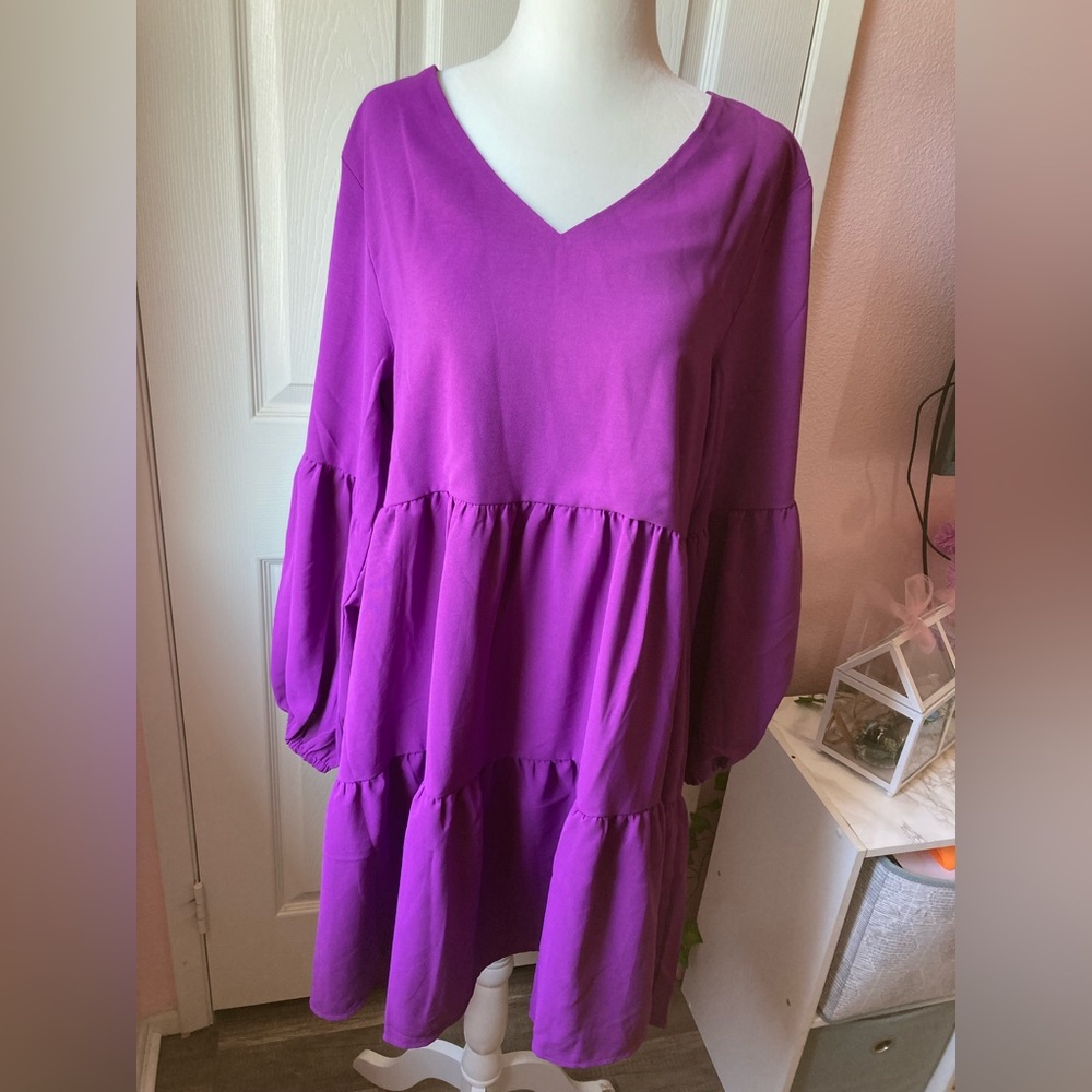 Size medium-beautiful purple V-neck Tiered Dress W/ 3/4 Sleeve - Picture 1 of 3